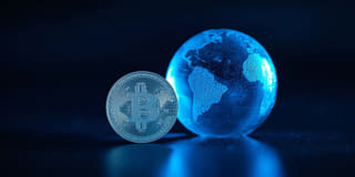 Kryptowaluta ukazana jako element szerzej rozumianych globalnych rynków finansowych